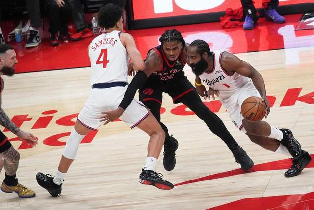 乐鱼娱乐中心-梦回巅峰！昔日雷霆三少同天爆发，同砍25+带领球队赢下比赛