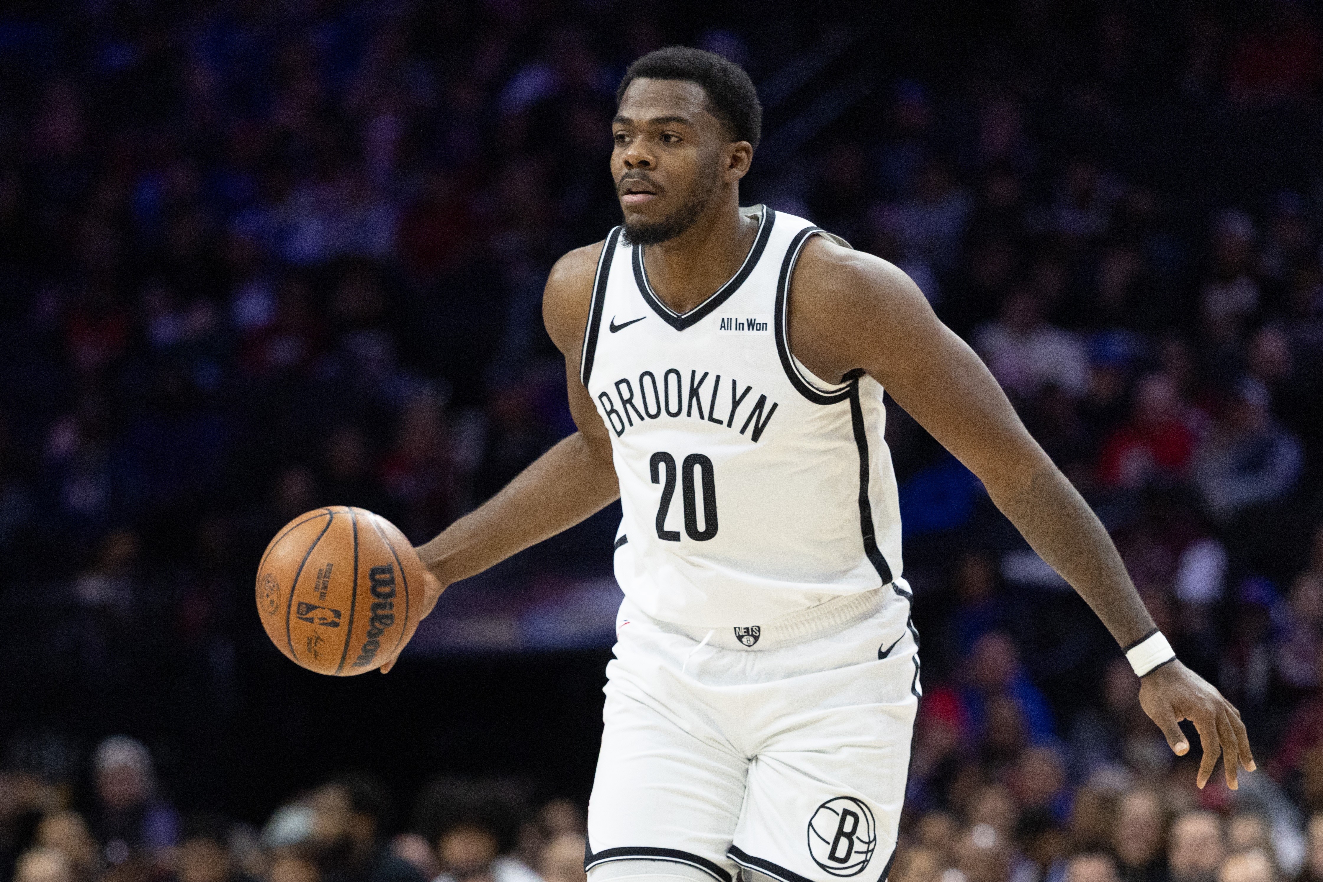 乐鱼娱乐中心-高效攻防！戴隆·夏普11中8拿到19分5板2断1帽 得分平赛季最高